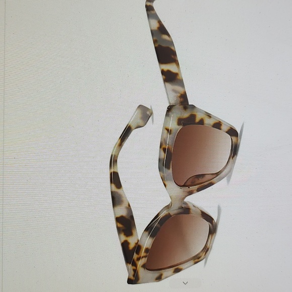 Accessories - NIP Leopard Sunglasses